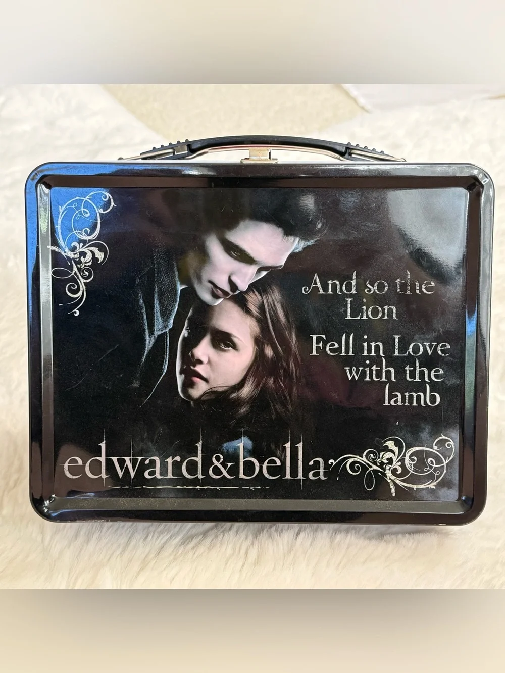 Vintage 2008 NECA Twilight Edward & Bella Metal Lunchbox & Matching Thermos Set